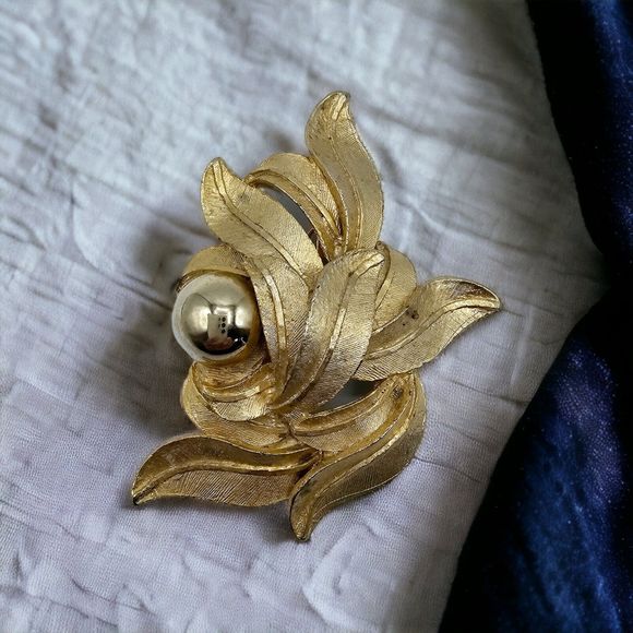 Estate Statement Brooch Vintage Leaves Fern Bouquet Brushed Gold Tone Floral - Picture 1 of 8